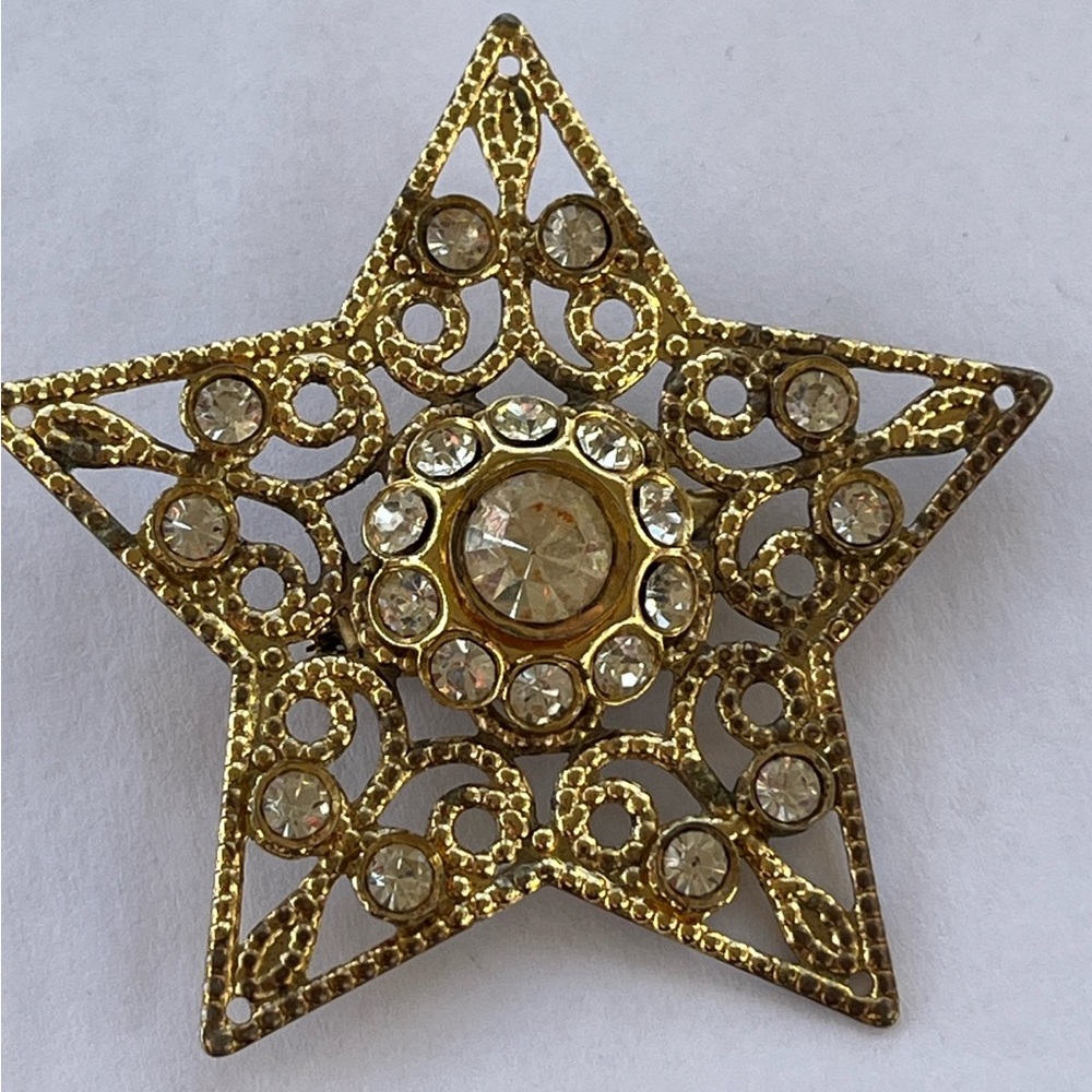 Vintage Goldtone Star brooch with rhinestones 2.5”